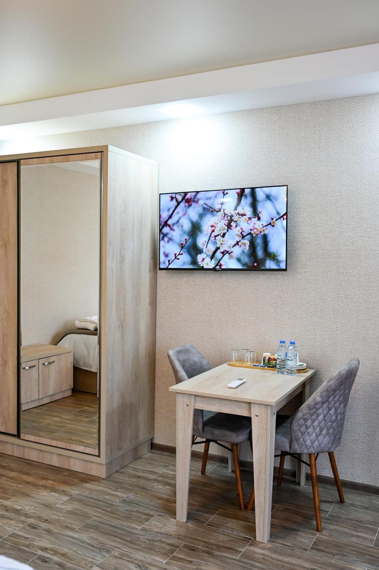 Hotel K124 Kutaisi Esterno foto