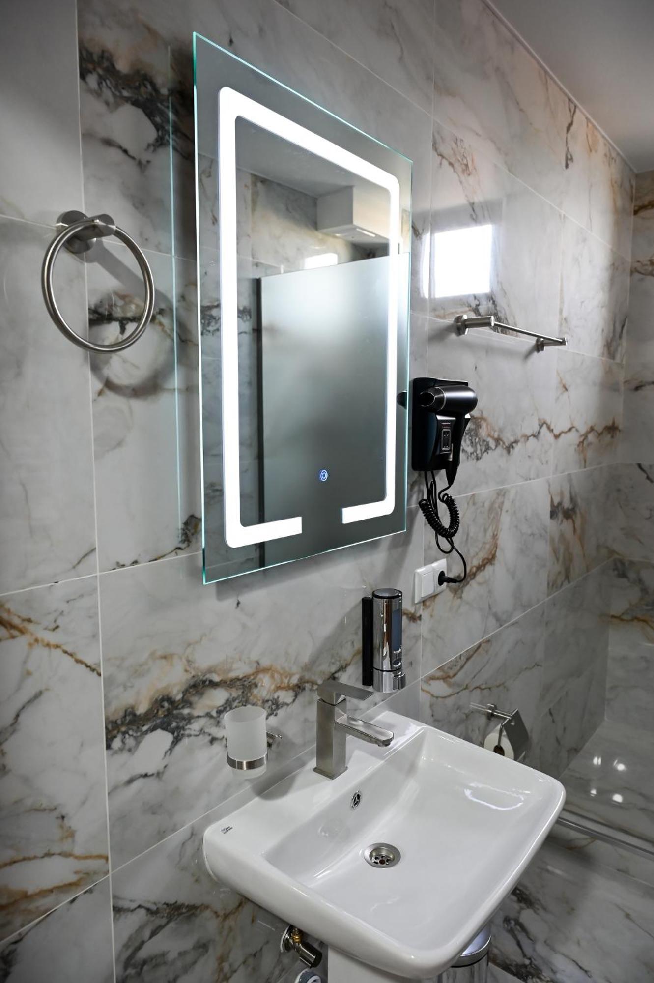 Hotel K124 Kutaisi Esterno foto